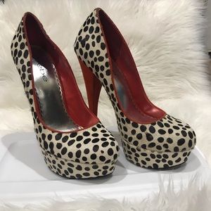 Bebe pumps